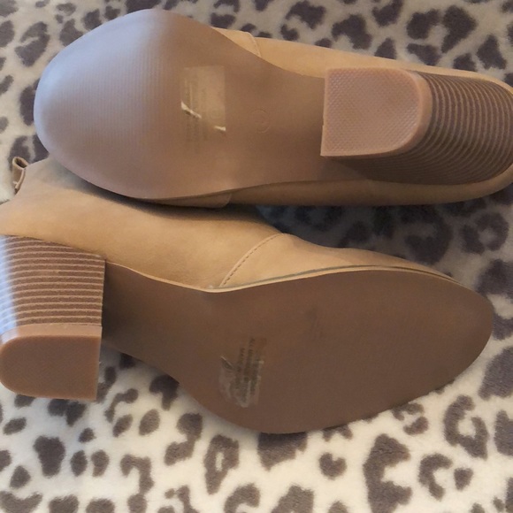 Weeboo V-Cut Block Heel Bootie Wheat Size 8.5 8 - Picture 16 of 16